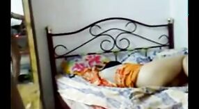 Istri India menjadi nakal dengan suaminya dalam video porno Telugu 0 min 0 sec