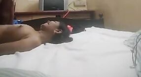 Desi Tamil bambino prende giù e sporco con lei fidanzato in anale porno 0 min 0 sec