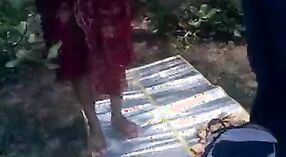 দেশি চুদাই মুভিতে বহিরঙ্গন সেক্স উপভোগ করা বড় স্তন সহ একটি গৃহবধূ রয়েছে 13 মিন 40 সেকেন্ড