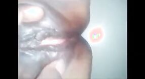 या एक्सएक्सएक्स व्हिडिओमध्ये बस्टी इंडियन आंटी मल्लू तिच्या प्रियकरासह खोडकर बनते 2 मिन 50 सेकंद