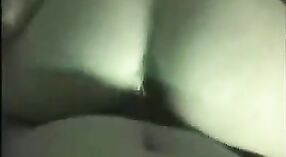 A mulher indiana de peito grande enche-se de sexo caseiro com o marido 7 minuto 00 SEC