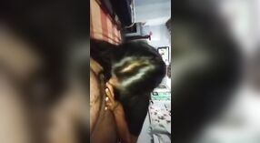 Busty Hint kız verir bir yarım yamalak oral seks için ona cousin 2 dakika 00 saniyelik