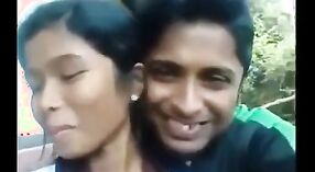 インドのMMSリーク：マルガルの屋外セックスアドベンチャー 0 分 30 秒