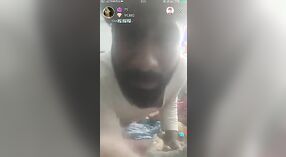 DehatiでのインドのカップルのセックスのLivecamショーを見る 0 分 0 秒