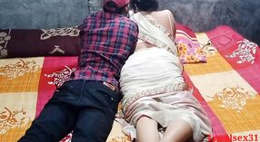 Desi bhabhi le da a su novio una mamada increíble y tiene sexo fantástico en la webcam 1 mín. 10 sec