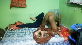 Heimsex eines indischen Paares vor versteckter Kamera festgehalten 2 min 50 s