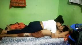 Heimsex eines indischen Paares vor versteckter Kamera festgehalten 5 min 50 s