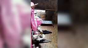 Indisches Inzest-Sexvideo mit Vater und Tochter in einer Villa 0 min 0 s