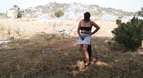 டெல்லியில் உள்ள ராஜூரி தோட்டத்தில் முஸ்லீம் பாபியின் முதல் பொது ஃபக் 1 நிமிடம் 10 நொடி