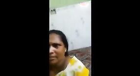 Ältere indische Tanten gönnen sich in diesem Film dampfenden Sex 0 min 0 s