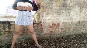Indian ibu tiri kawin wong liyo ing taman umum 8 min 40 sec