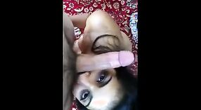 Indische Freundin bekommt nach deepthroating und blowjob Sperma ins Gesicht 1 min 00 s