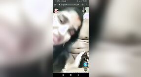 Coño afeitado Desi pareja filma sus videos caseros en MMS y luego los transmite en vivo 14 mín. 30 sec