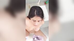 Пакистанская девушка раздевается и пачкается в хардкорном видео 1 минута 00 сек