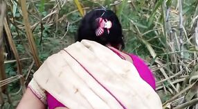 দেশি ভাবী তার প্রেমিকের সাথে একটি বহিরঙ্গন ম্যারাথন উপভোগ করেছেন 6 মিন 20 সেকেন্ড
