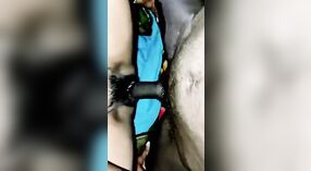 Buurman MMS geeft een heet anaal bonzen naar een desi redneck hoer in haar harige kut 1 min 50 sec