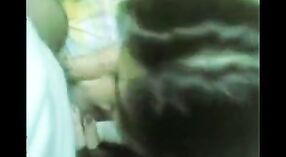 Desi Deli engaña a su marido lujurioso con una mamada en este video caliente 0 mín. 0 sec