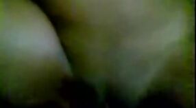 Amatoriale Indiano sesso video di un giovane bengalese ragazza godendo se stessa con il suo migliore amico 7 min 20 sec