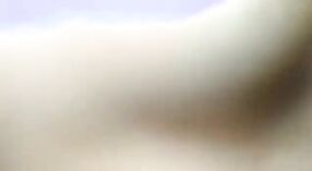 தேசி மனைவி தனது கிளிப் செய்யப்பட்ட புஷ் மற்றும் பெரிய புண்டையுடன் குறும்பு பெறுகிறார் 1 நிமிடம் 50 நொடி