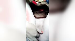 Une vidéo de sexe pakistanaise présente un mannequin amateur se masturbant pour les fans de Desi 0 minute 0 sec