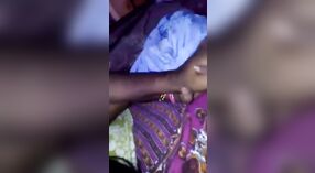 Indisch Paar van een dorp krijgt neer en vies in een porno aflevering 1 min 50 sec