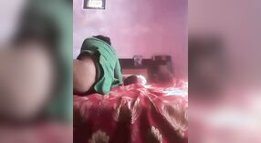 Indiase Paar Groep seks in een zelfgemaakte porno video 2 min 20 sec