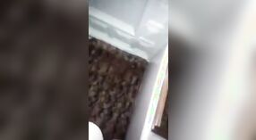 Bangla sürtük MMC ile seks yapmadan önce onu kedi yaladı ve parmaklı alır 4 dakika 00 saniyelik