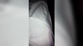 Bangla Schlampe bekommt ihre Muschi geleckt und gefingert, bevor sie sex mit MMC hat 0 min 30 s