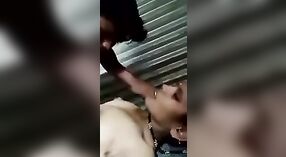 Pasangan Desi seneng tumindak mms sing sensual lan uap ing kamera 5 min 50 sec