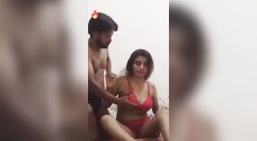 Das dampfende MMC-Video eines pakistanischen Paares mit einem heißen Desi-Babe 0 min 0 s