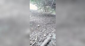 Amateur Indiase koppel has outdoor seks in een desi dorp 0 min 0 sec