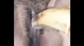 India bhabhi se dedos y follada en una habitación de hotel en este video de sexo caliente desi! 4 mín. 40 sec