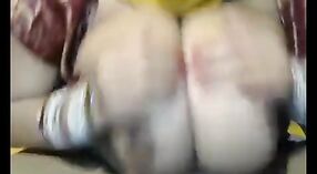 పెద్ద వక్షోజాలు మరియు లష్ రొమ్ములతో దేశీ మిల్ఫ్ ఎయిర్ సెక్స్ మీద నివసిస్తుంది 7 మిన్ 00 సెకను