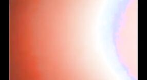 భర్తతో భారతీయ భార్య ప్లేటైమ్: ఒక దేశీ చుడై వీడియో 1 మిన్ 40 సెకను