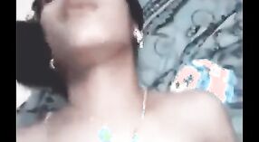 భర్తతో భారతీయ భార్య ప్లేటైమ్: ఒక దేశీ చుడై వీడియో 5 మిన్ 40 సెకను