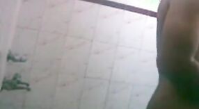 বাথরুমে একটি অত্যাশ্চর্য দেশি ভাবীর বৈশিষ্ট্যযুক্ত ভারতীয় পর্ন 5 মিন 20 সেকেন্ড