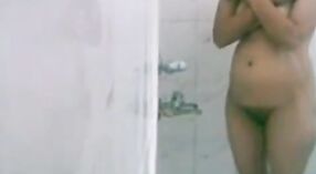 Indiase porno featuring een prachtige Desi Bhabhi in de badkamer 0 min 0 sec