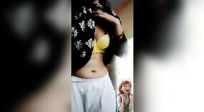 Gadis Pakistan memamerkan pantat dan payudaranya yang bagus di depan kekasih desi-nya dalam video XXX ini 0 min 0 sec