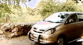 Индийскую тетушку с большими сиськами соблазняют на автомойке 3 минута 40 сек