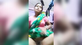 Vidéo MMC obscène de la femme bengali avec la chatte exposée 1 minute 40 sec