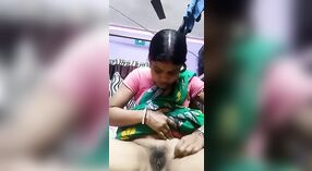 El obsceno video MMC de la esposa bengalí con el coño expuesto 0 mín. 30 sec