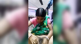 Непристойное видео MMC бенгальской жены с обнаженной киской 0 минута 40 сек