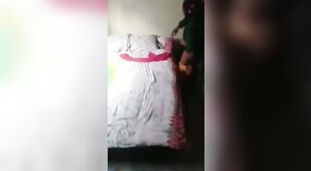 Bangla adolescente recebe seu bichano esticada pelo pauzão 1 minuto 20 SEC