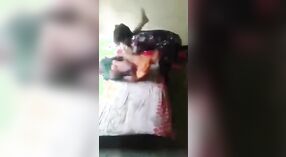Bangla adolescente recebe seu bichano esticada pelo pauzão 2 minuto 40 SEC