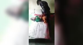 Bangla adolescente recebe seu bichano esticada pelo pauzão 3 minuto 20 SEC