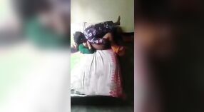 Bangla adolescente recebe seu bichano esticada pelo pauzão 4 minuto 40 SEC