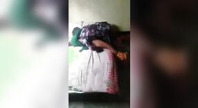 Bangla adolescente recebe seu bichano esticada pelo pauzão 5 minuto 00 SEC