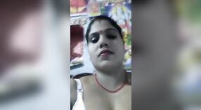 Dehati Desi'nin çıplak bir ev videosunda sıradışı pozları 0 dakika 0 saniyelik