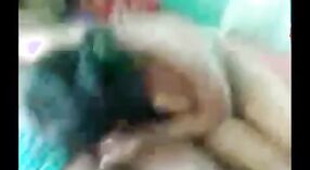 Bhabha do Sul da Índia fica com o rabo esticado neste vídeo pornográfico desi! 0 minuto 0 SEC