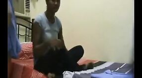 Une femme de ménage indienne devient coquine avec son propriétaire à Chennai 0 minute 0 sec